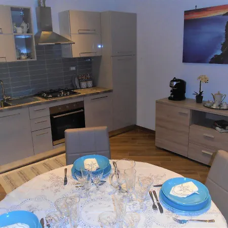 Linda A Pochi Passi Dal Mare - 011030-lt-0357