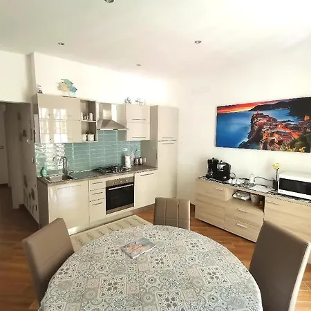 Apartment Linda A Pochi Passi Dal Mare - 011030-lt-0357